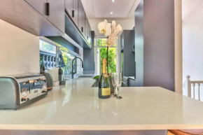 Luxurious, Expansive House w Hot Tub & Views
